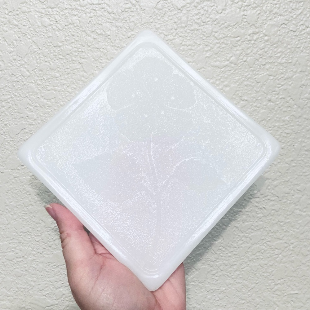 Vintage Retro McKee Textured Glassbake Poppy Milk glass Trivet  Flower Kitchen